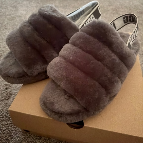 Fluff yeah UGG slides - Picture 1 of 4